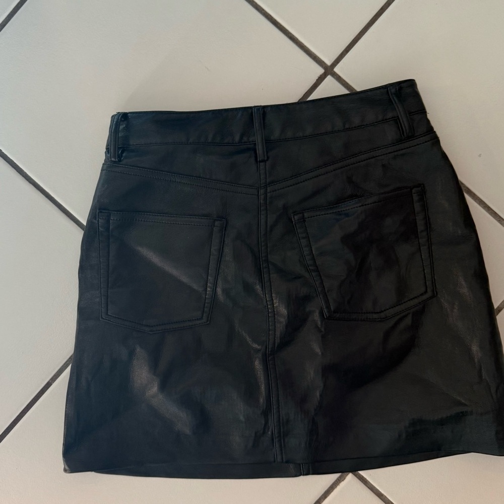 Wilfred Black Mini Skirt - Chemistry Skirt (pleather) - Picture 5 of 7